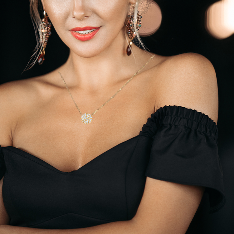 “Desirée” 14-karat gold circle necklace with diamonds