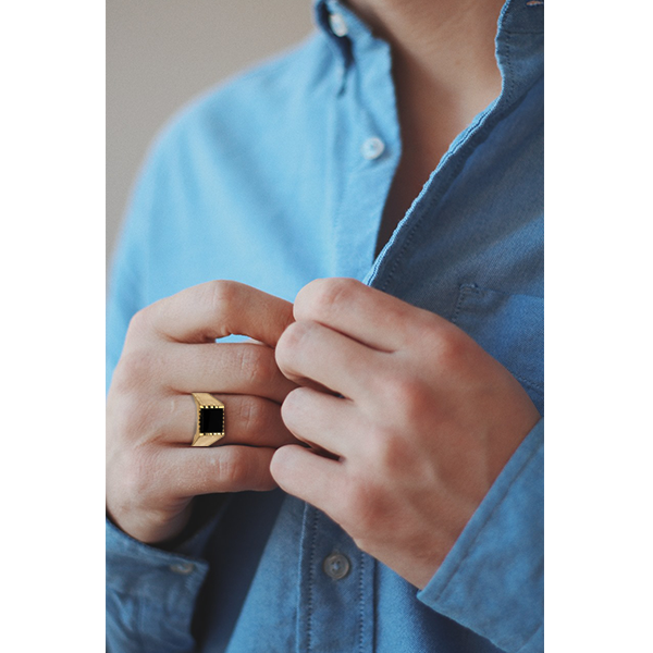 Black Onyx Elegant Men Gold Ring